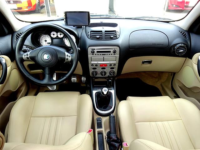 後期型 アルファ 147 2.0 TS 5ドア(5MT/左ハンドル)