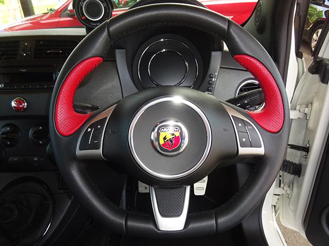 アバルト595コンペティツィオーネ(右ハンドル/5MT)