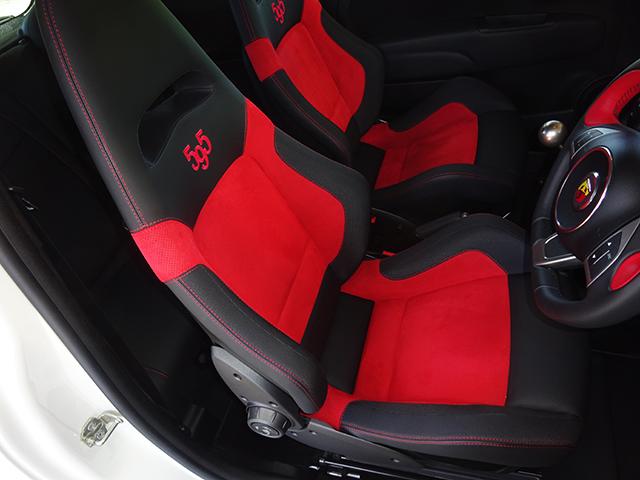 アバルト595コンペティツィオーネ(右ハンドル/5MT)