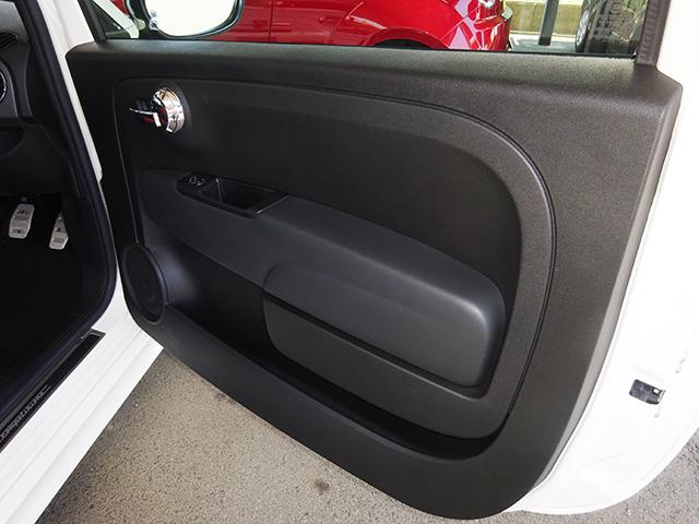 アバルト595コンペティツィオーネ(右ハンドル/5MT)