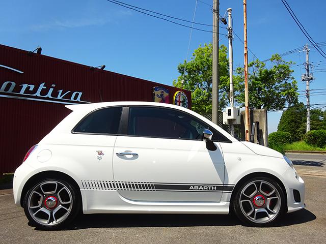 アバルト595コンペティツィオーネ(右ハンドル/5MT)