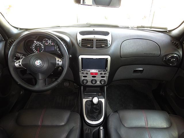 アルファ147TI 2.0ツインスパーク(5速MT/左ハンドル)