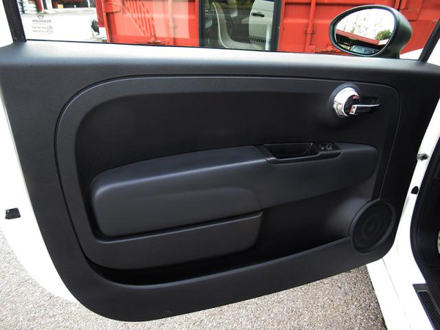 アバルト595コンペティツィオーネ(左ハンドル/5速MT)