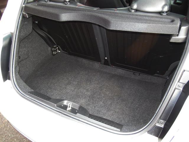 アバルト595コンペティツィオーネ(左ハンドル/5速MT)