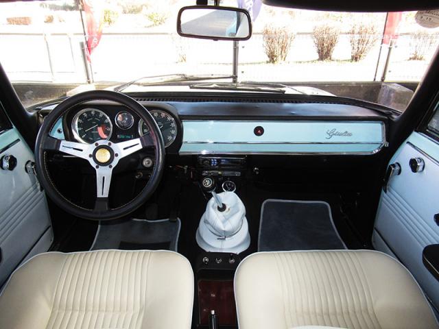 内外装機関系レストア済みアルファロメオ ジュリアスーパー