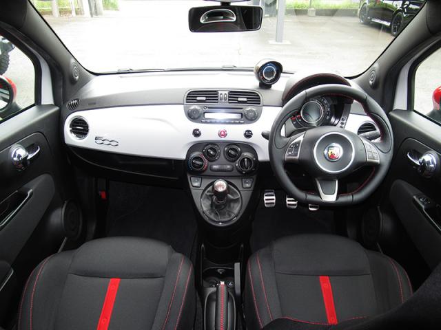 アバルト500(5速MT/イギリス並行車)